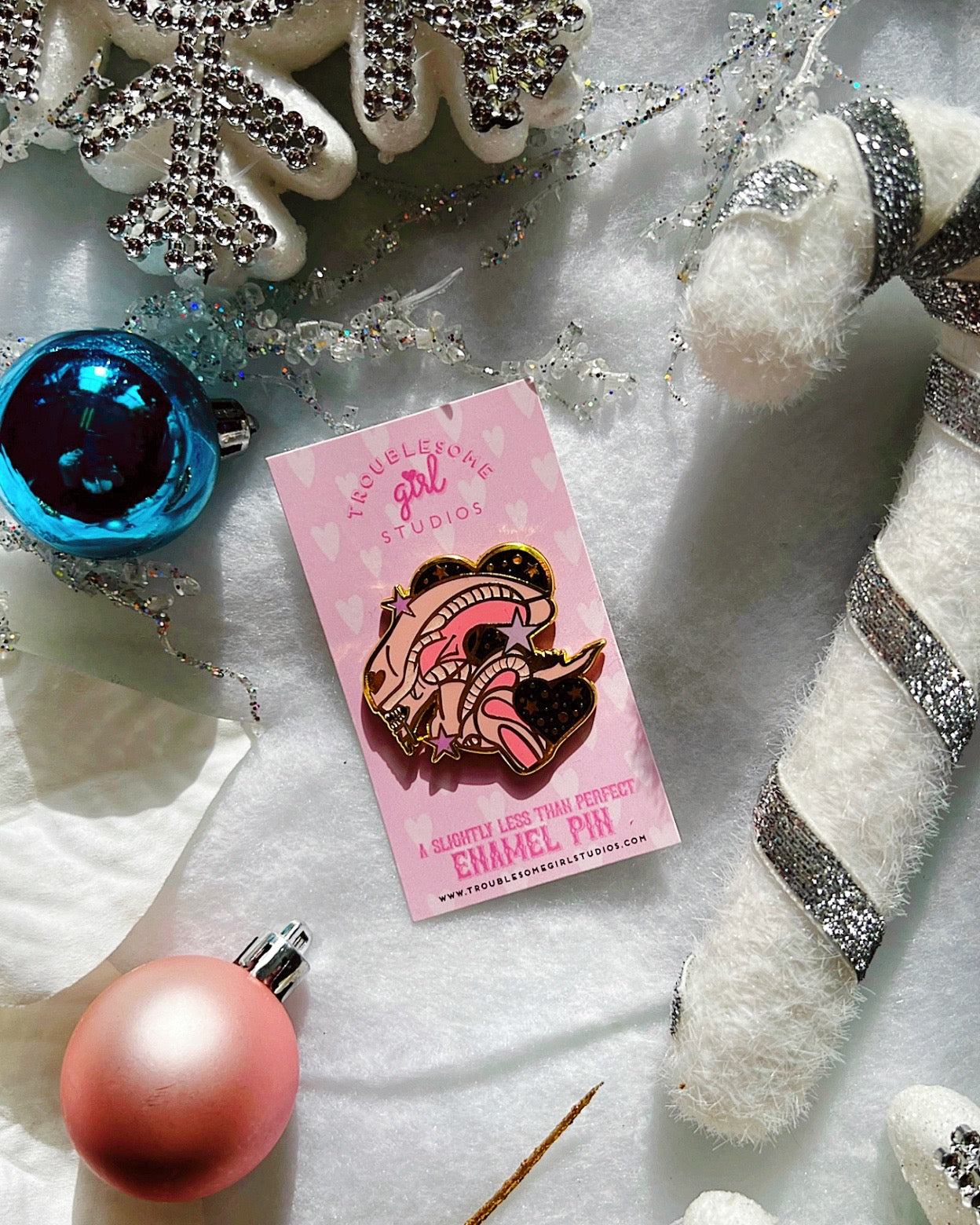 (B Grade) Pink Xenomorph Enamel Pin
