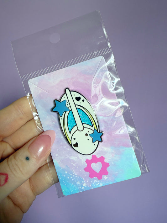 Blue B Magnetic Cutie Com-Badge