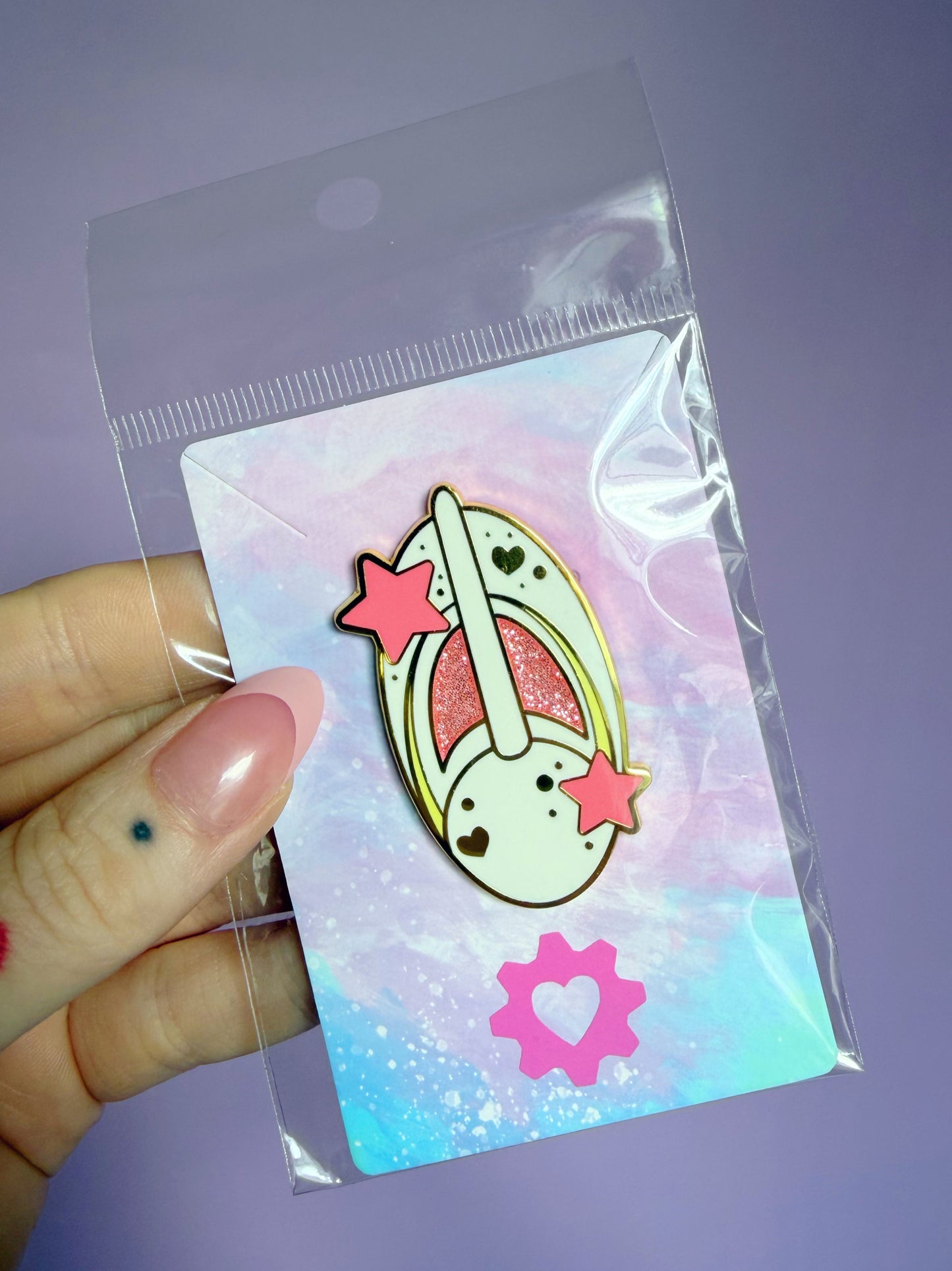 Pink B Magnetic Cutie Com-Badge